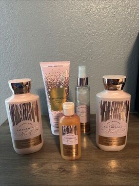 Bath & Body Works Champagne Toast Body Wash & Bath Set — Pink & Gold